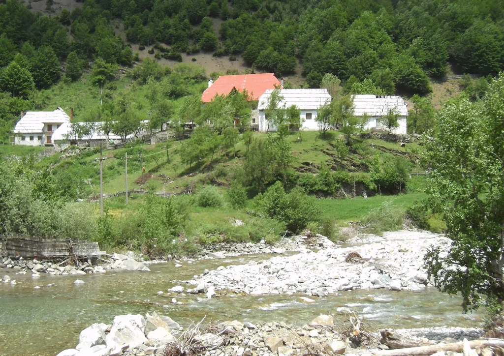 Vermosh, Albania