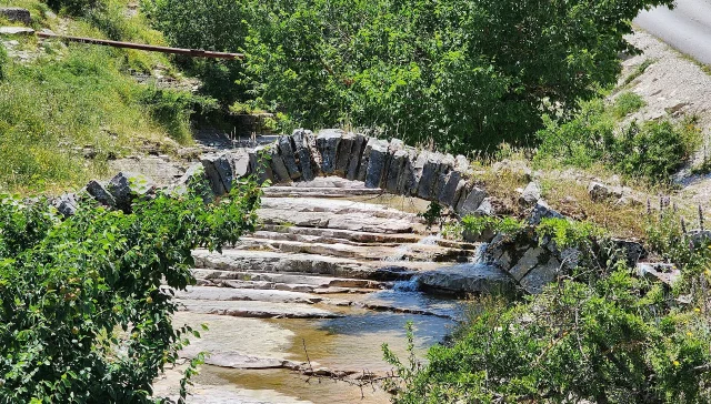 Nivice, Albania