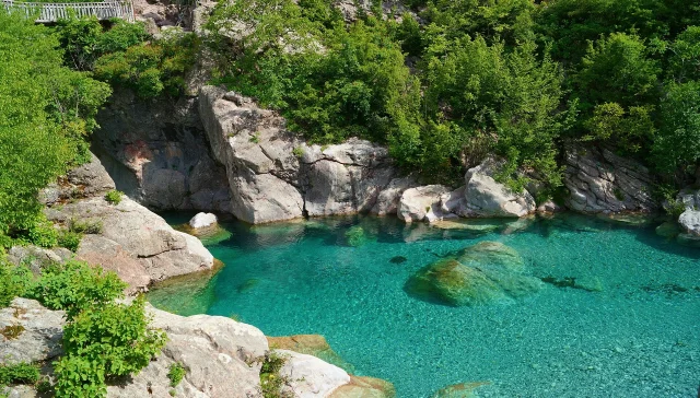 Nderlyse, Albania