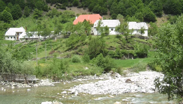 Vermosh, Albania